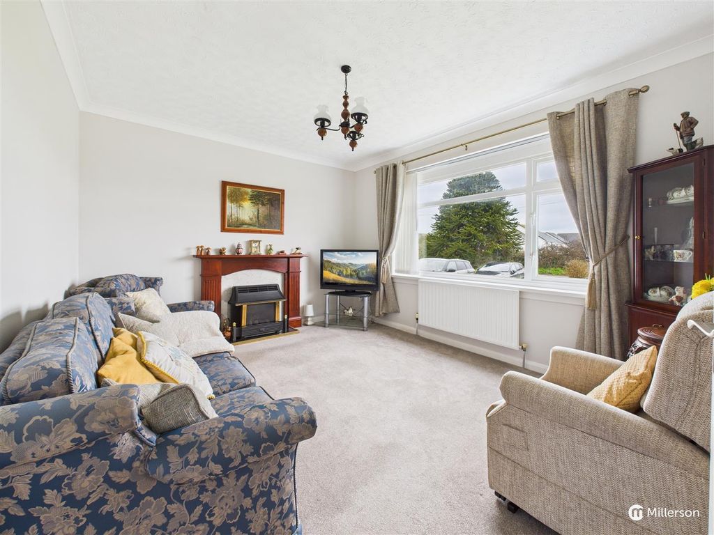 Property photo 2 of 21 Lounge