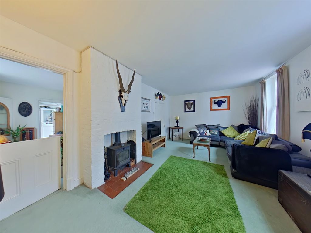 Property photo 2 of 20 Lounge (1).Jpg