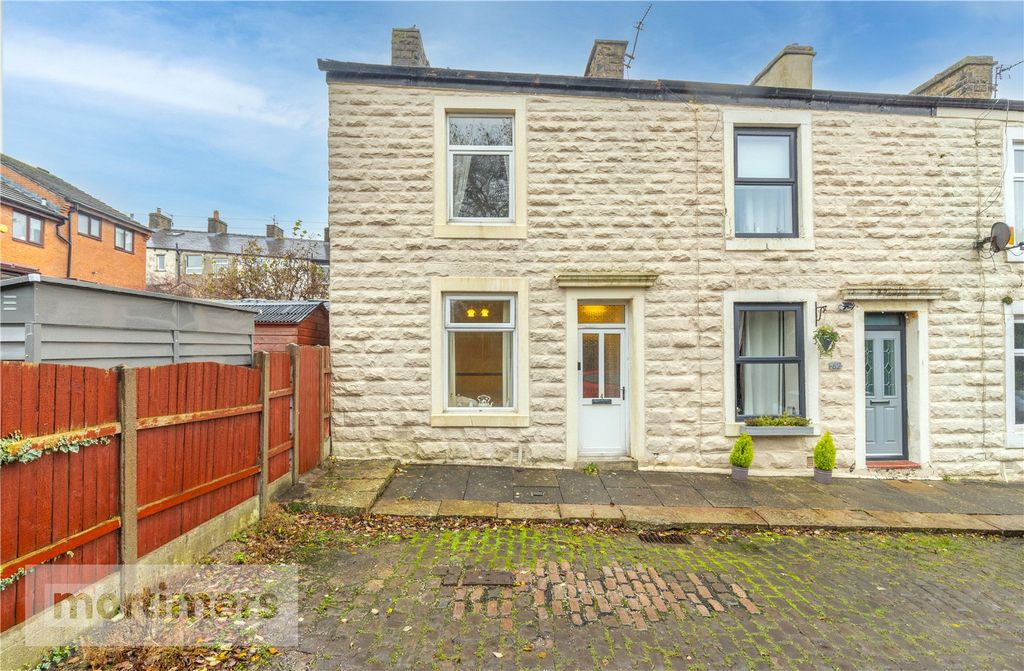 Property photo 1 of 17 Front External