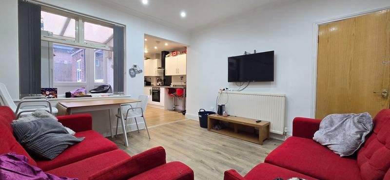 Property photo 1 of 10 Photo 9