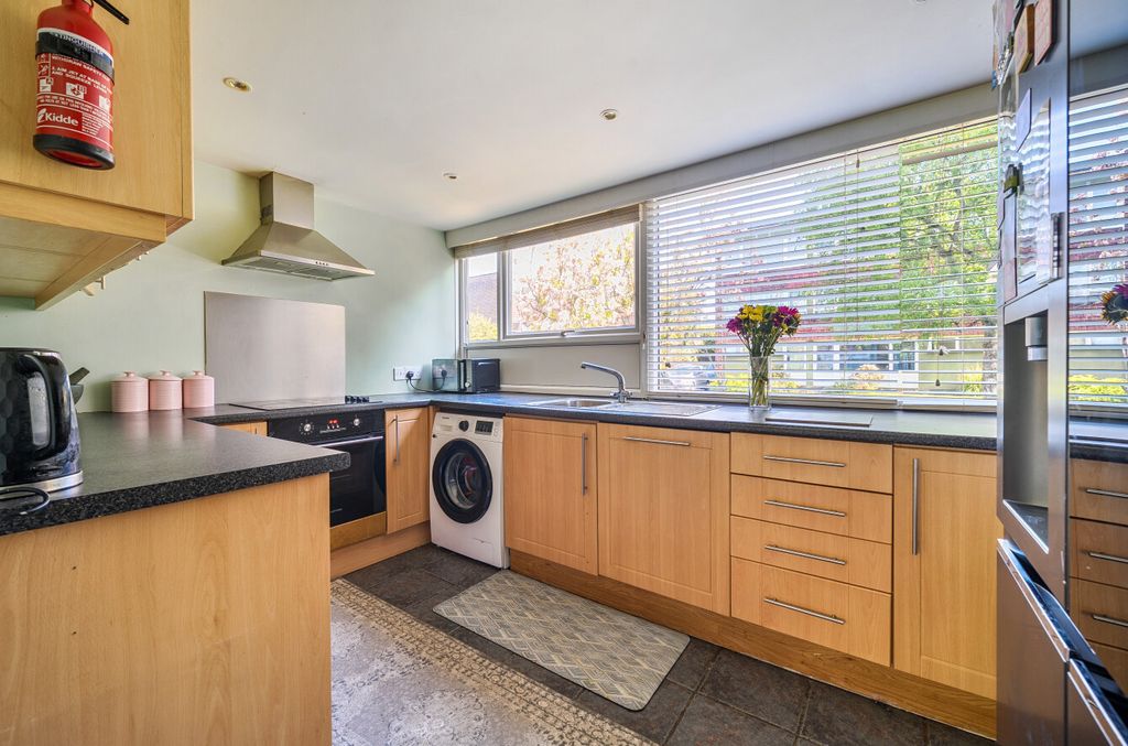 Property photo 2 of 19 Kitchen