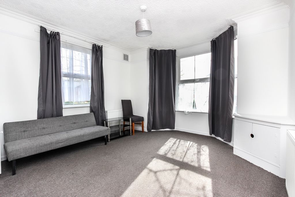 Property photo 3 of 5 Lounge