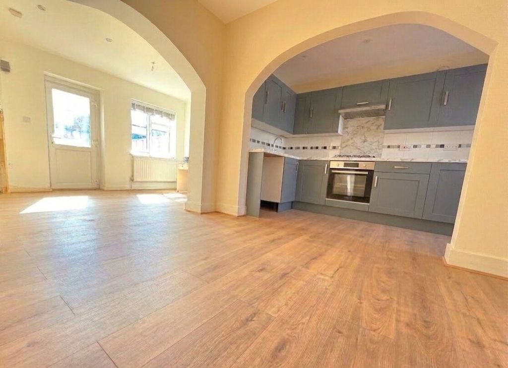 Property photo 1 of 8 Photo 1