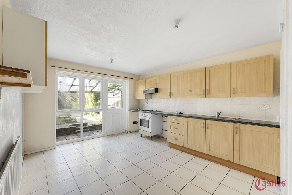 Property photo 2 of 21 Kitchen