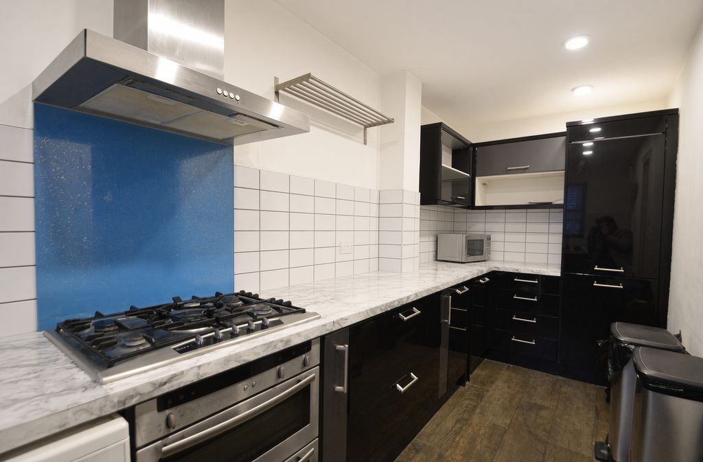 Property photo 2 of 5 16C Shared Kitchen