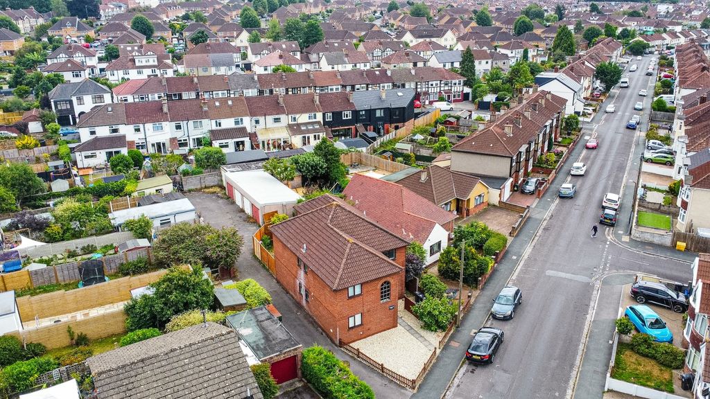 Property photo 1 of 15 4380800