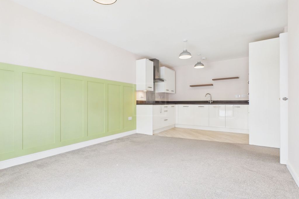 Property photo 3 of 13 Kitchen/Lounge