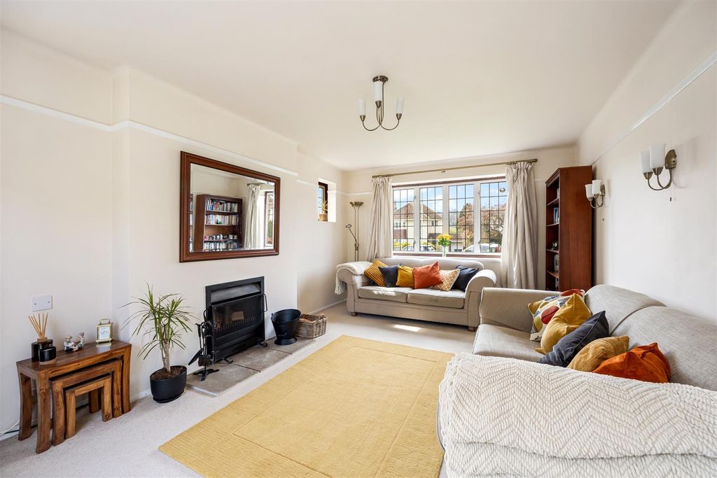 Property photo 2 of 26 Cissbury Drive, 8-022.Jpg