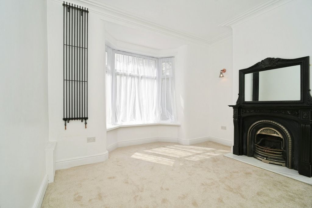 Property photo 2 of 20 Living Room