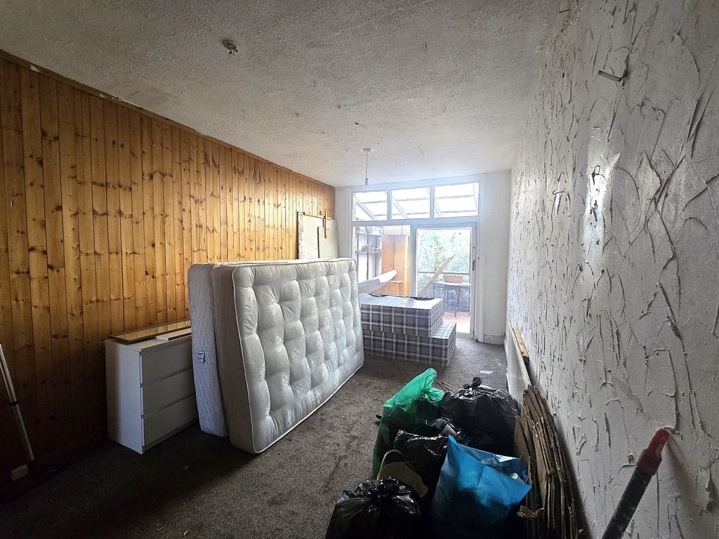 Property photo 3 of 8 Gallery