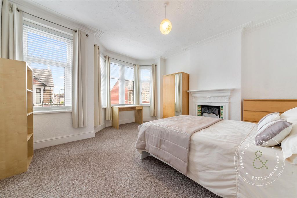 Property photo 3 of 35 Heathfield-Road-1.Jpg