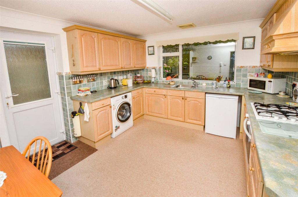 Property photo 3 of 10 Kitchen/Breakfast Rm