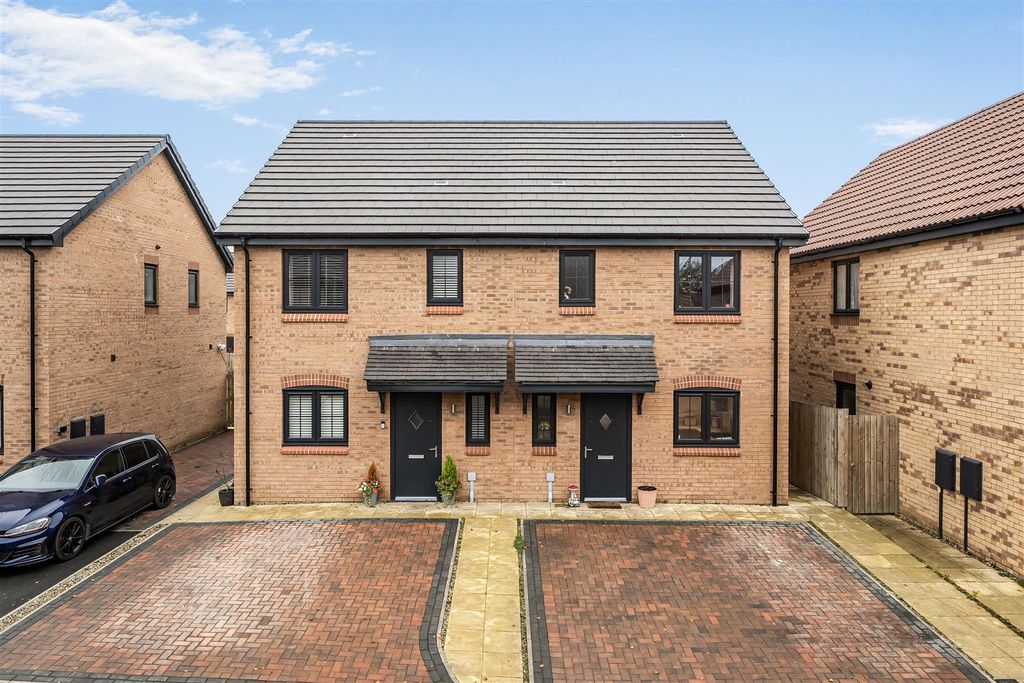 Property photo 1 of 18 External