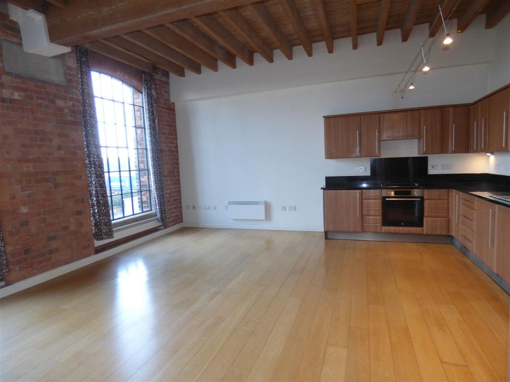 Property photo 3 of 9 20 Victoria Mil Lounge.Jpg