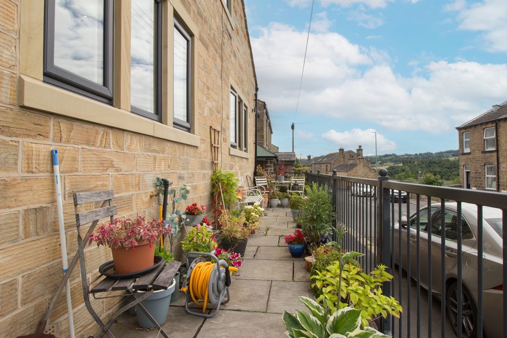 Property photo 2 of 28 Stocks Bank Road-30