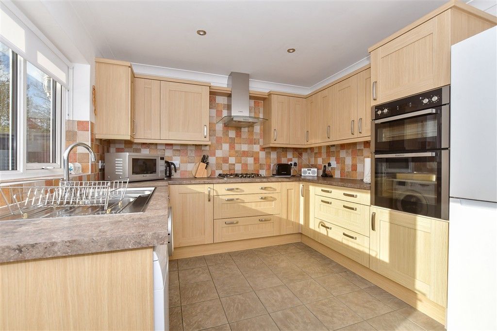 Property photo 3 of 13 Kitchen