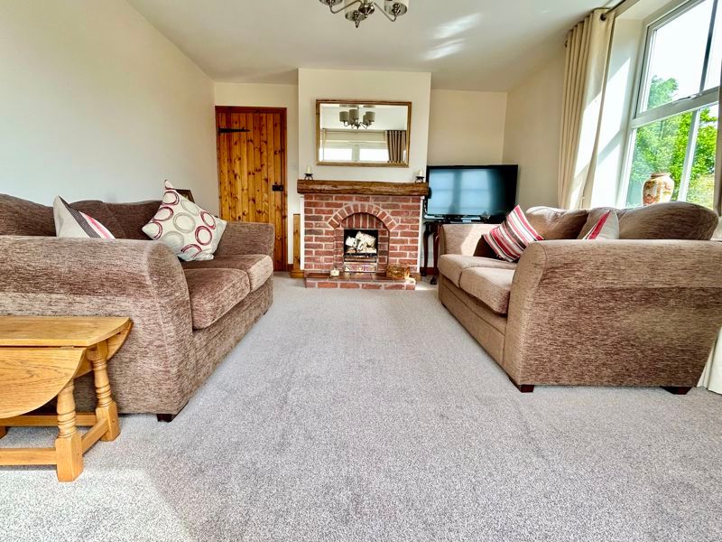 Property photo 3 of 31 Lounge