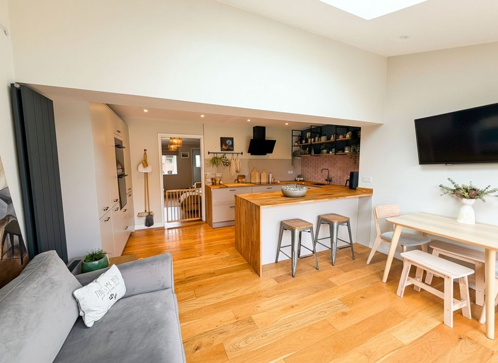 Property photo 2 of 12 Kitchen/Dining Room