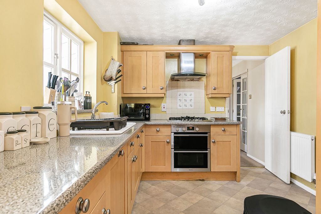 Property photo 3 of 12 Kitchen