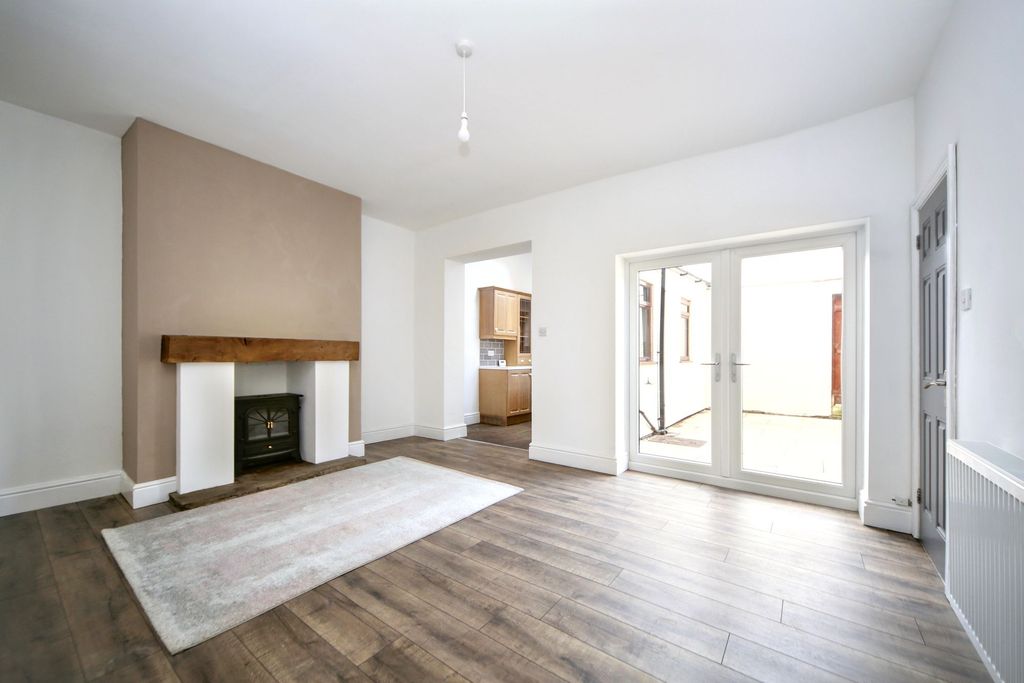 Property photo 2 of 22