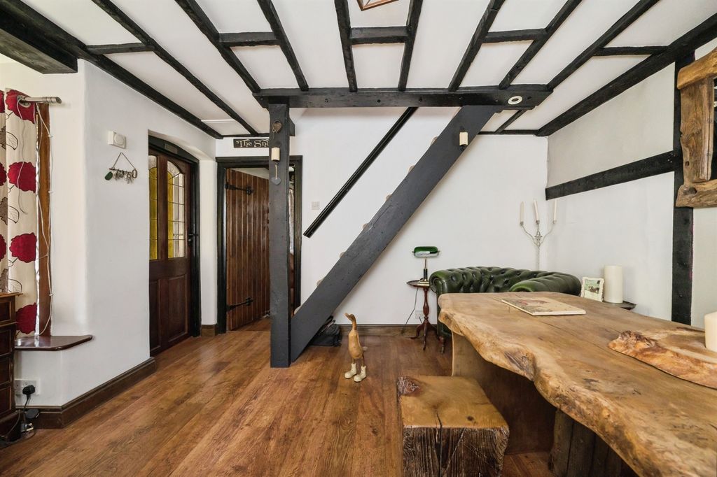 Property photo 3 of 27