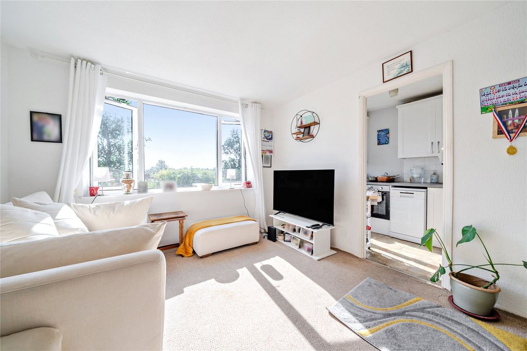 Property photo 2 of 16 Picture No. 12