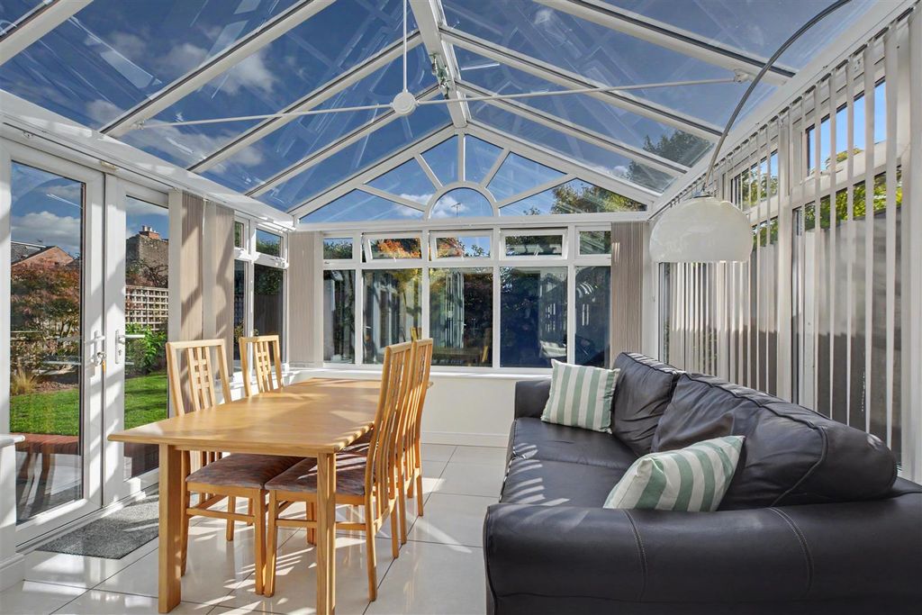 Property photo 3 of 28 Conservatory