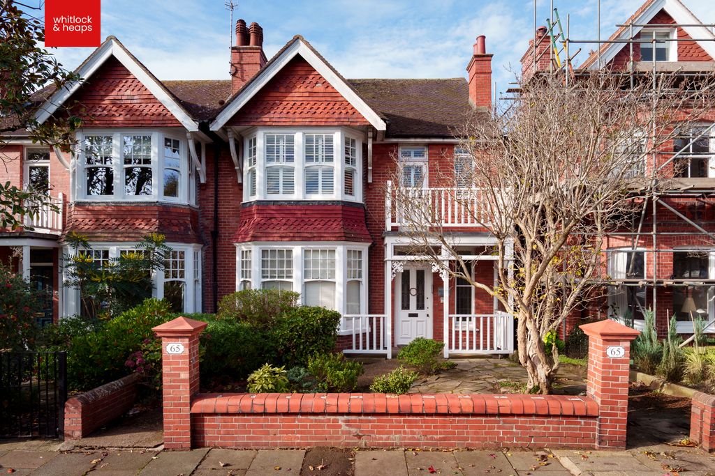 Property photo 1 of 17