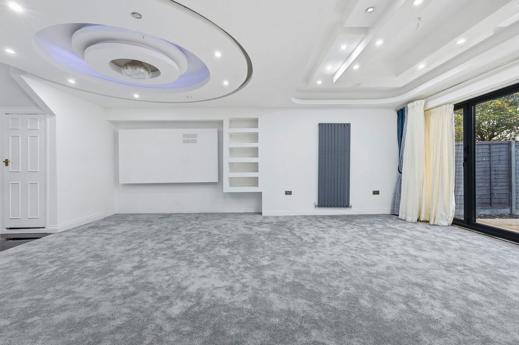 Property photo 3 of 21