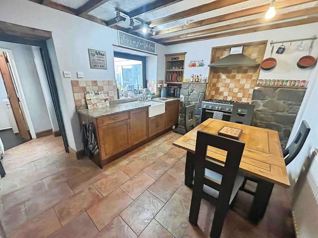 Property photo 2 of 31