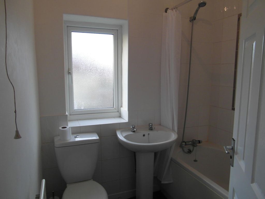 Property photo 2 of 6 Bathroom