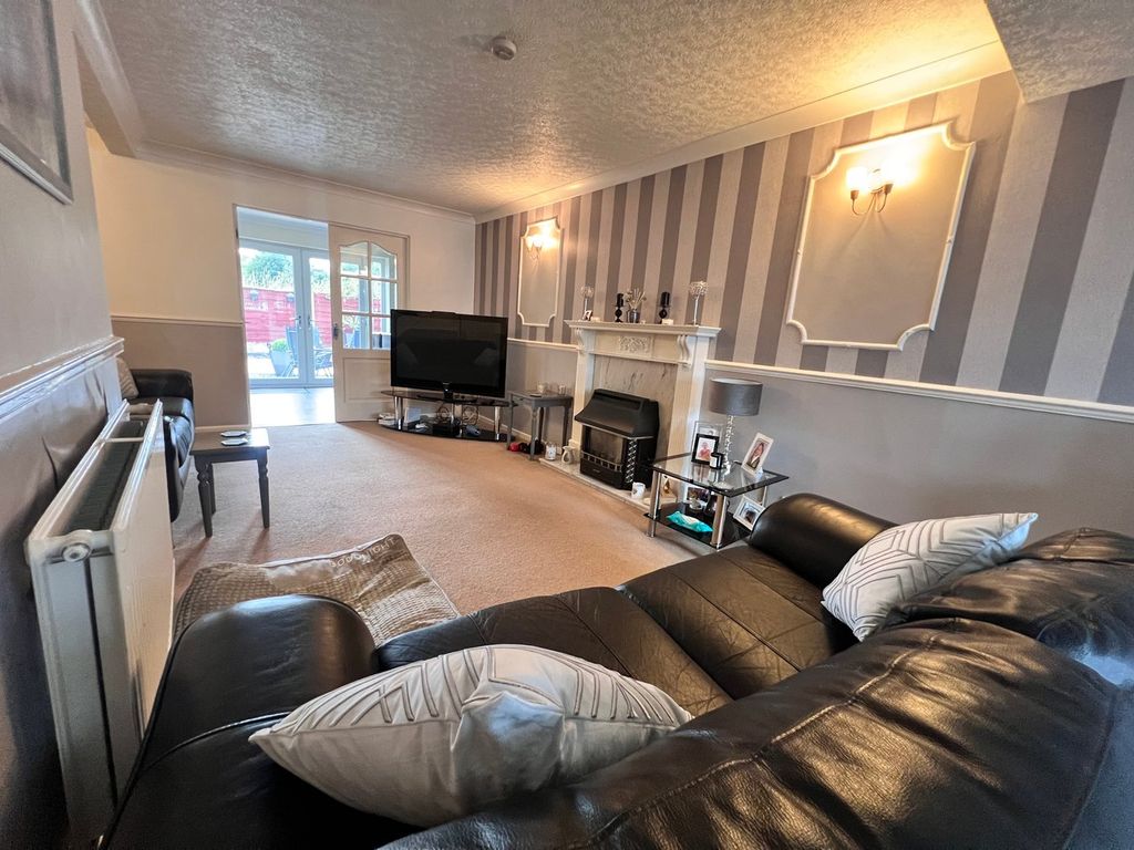 Property photo 2 of 25