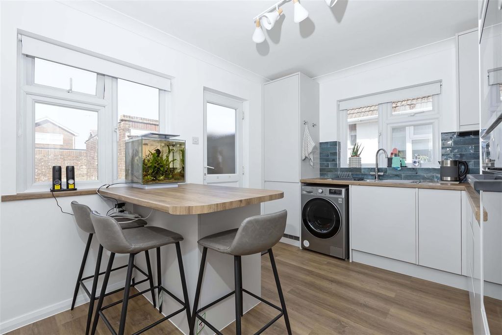 Property photo 3 of 14 Rackham Rd_8.Jpg