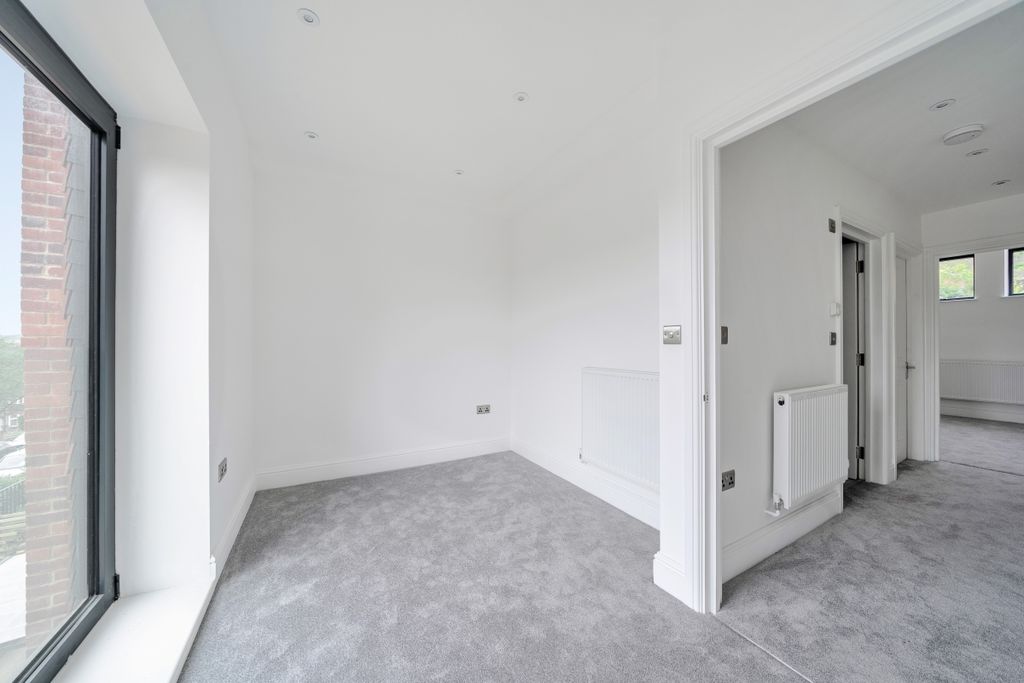 Property photo 3 of 10 1294954-6-68262B9...