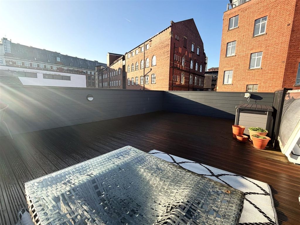 Property photo 2 of 15 Stunning Sun-Drenched Private Roof Terrace...