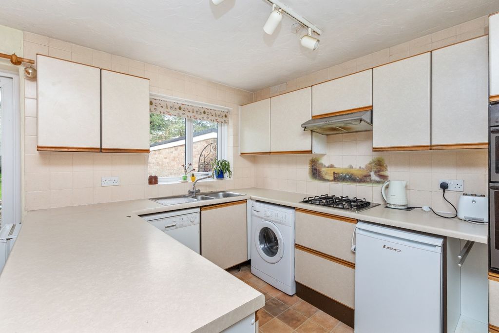 Property photo 3 of 11 4580754