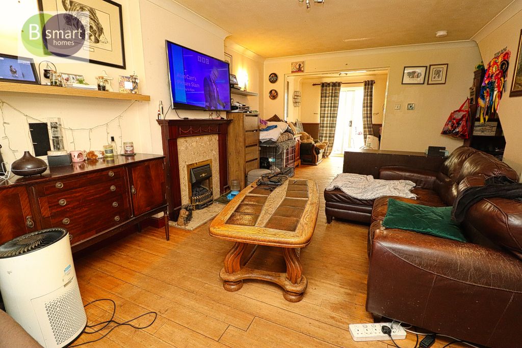 Property photo 3 of 17 Img_4141