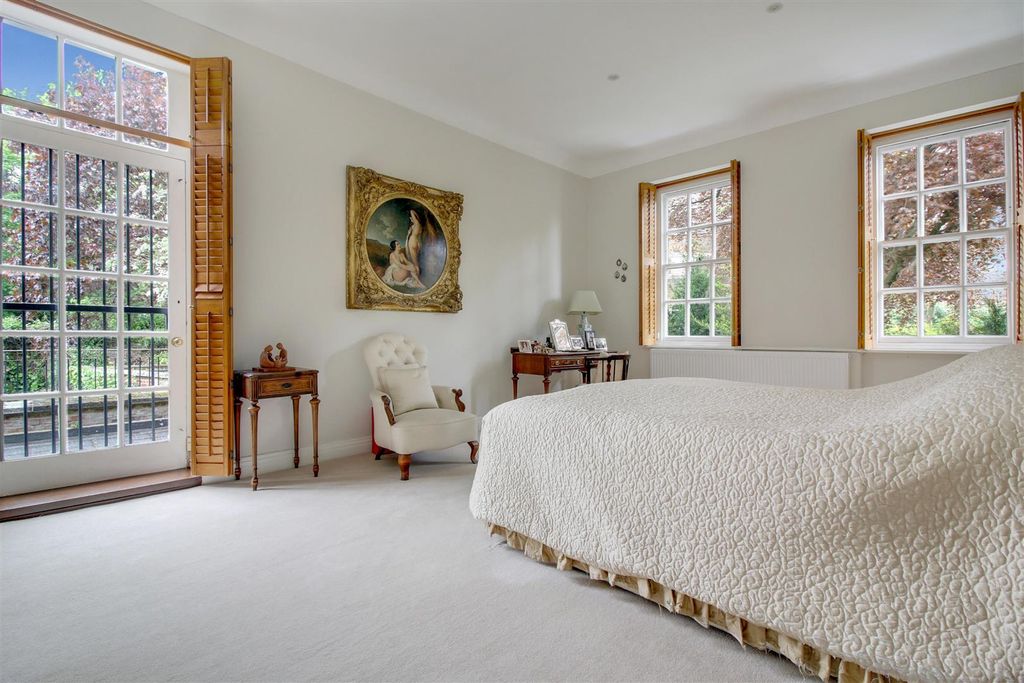 Property photo 2 of 17 Bed1.Jpg