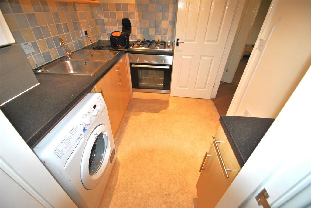 Property photo 2 of 6 Kitchen