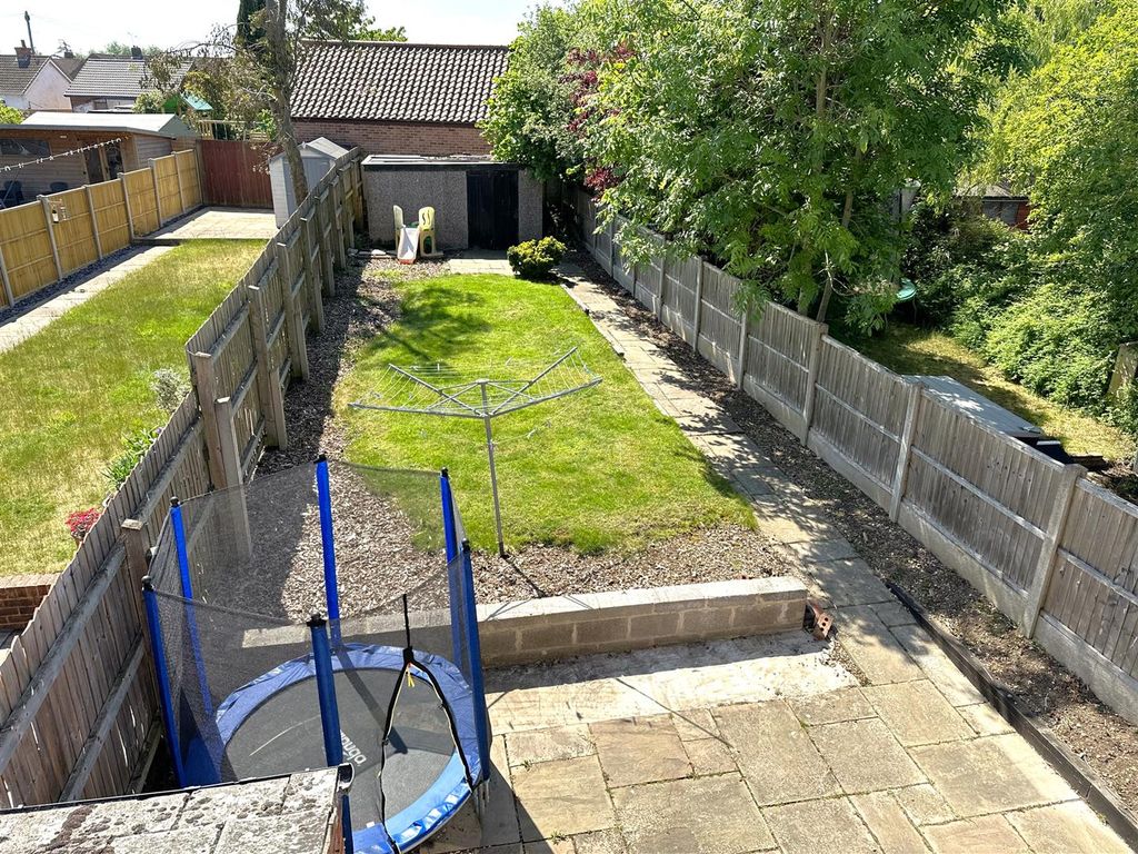 Property photo 3 of 17 Well-Appointed Rear Garden 497