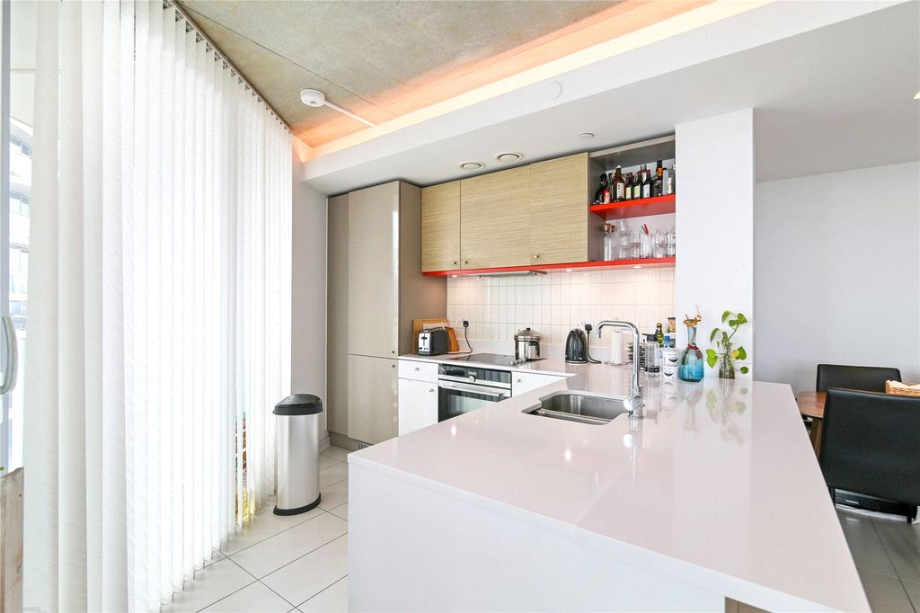 Property photo 2 of 10 Kitchen