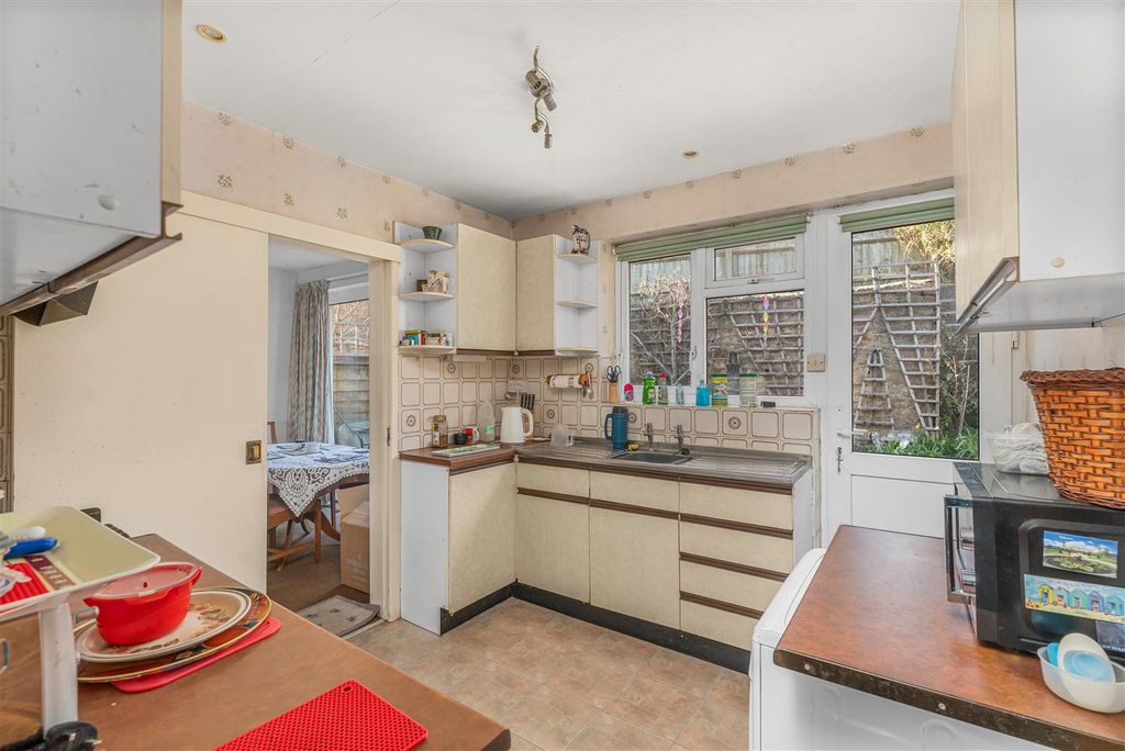 Property photo 3 of 17 Wayside, Church Lane, Mollington-11.Jpg