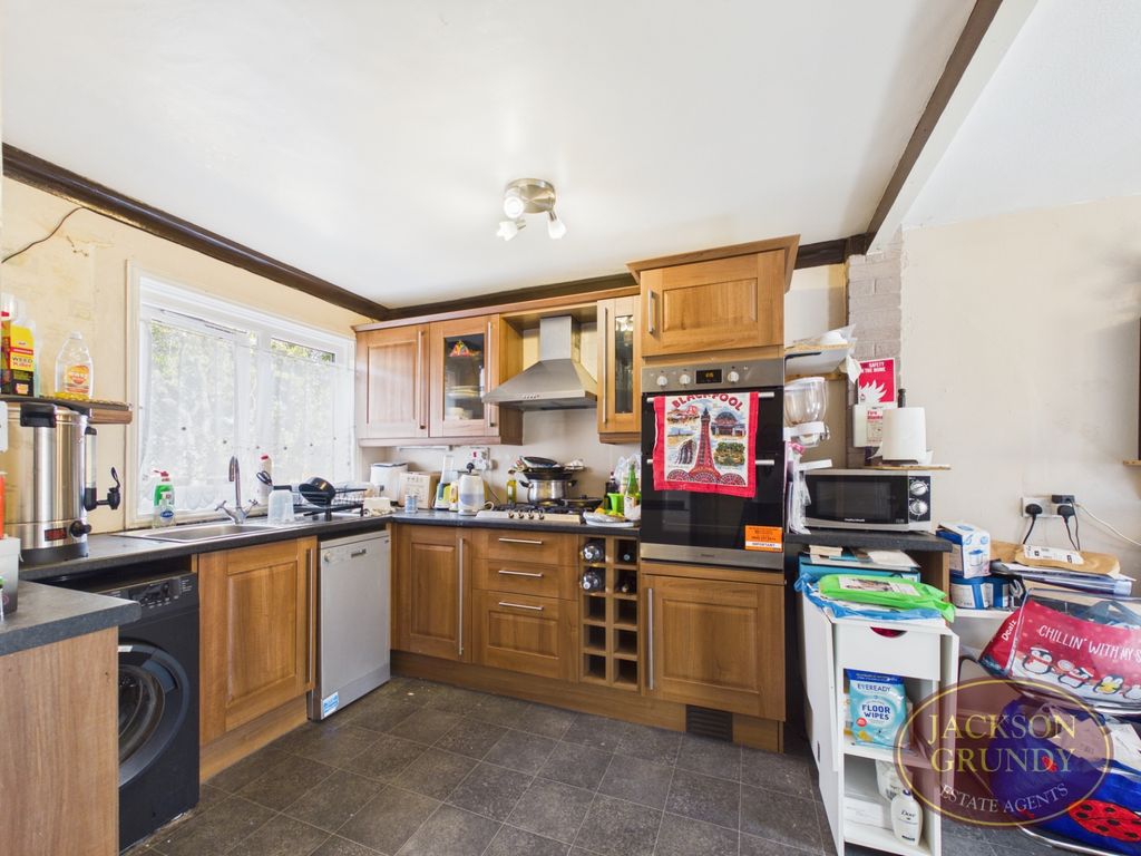 Property photo 2 of 12 Great Holme Court