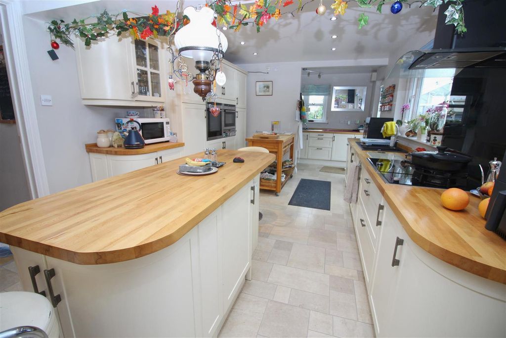 Property photo 3 of 31