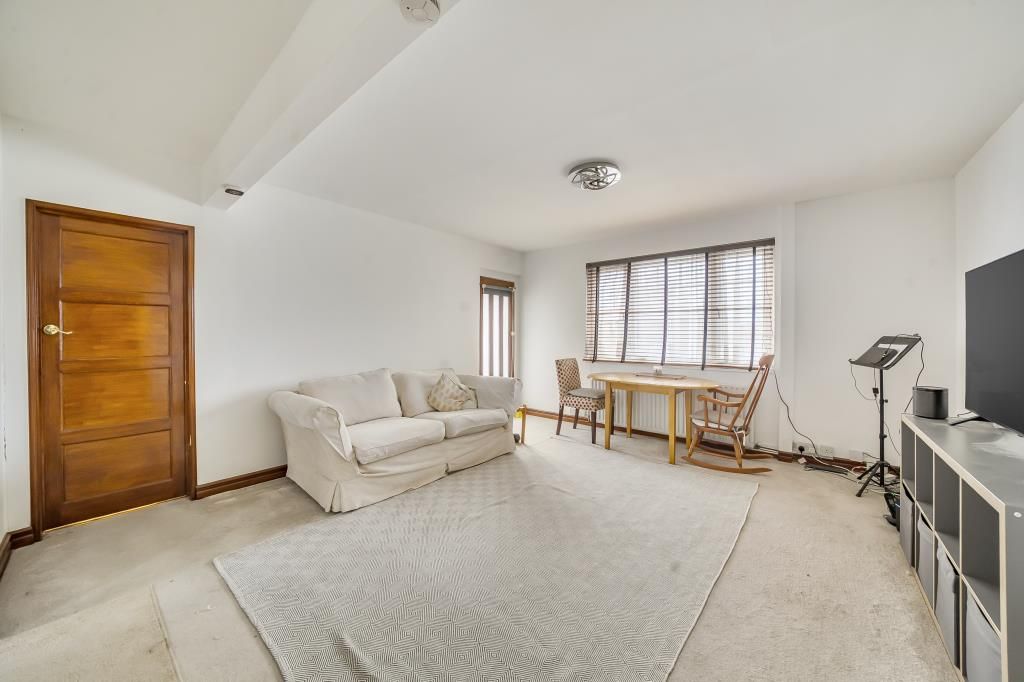 Property photo 1 of 21 Living Room