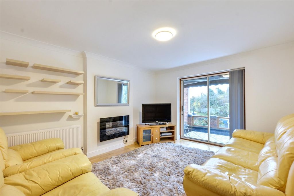 Property photo 2 of 23 Lounge_1.Jpeg