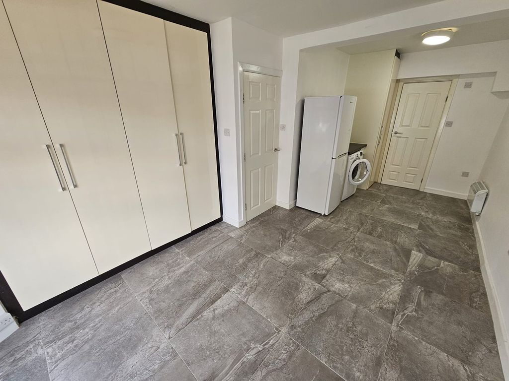 Property photo 1 of 5 Studio