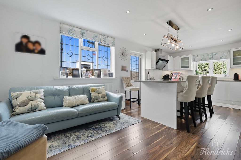 Property photo 3 of 48