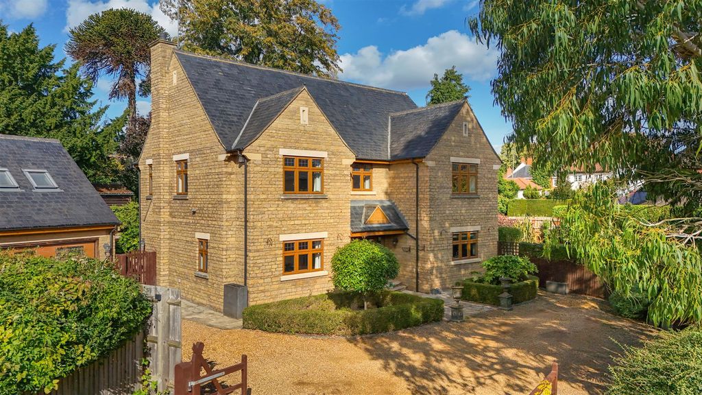 Property photo 1 of 42