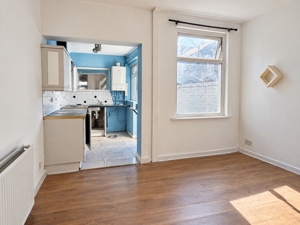 Property photo 3 of 8